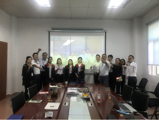 星空官方网站-星空xingkong（中国）软件与炎墨合影